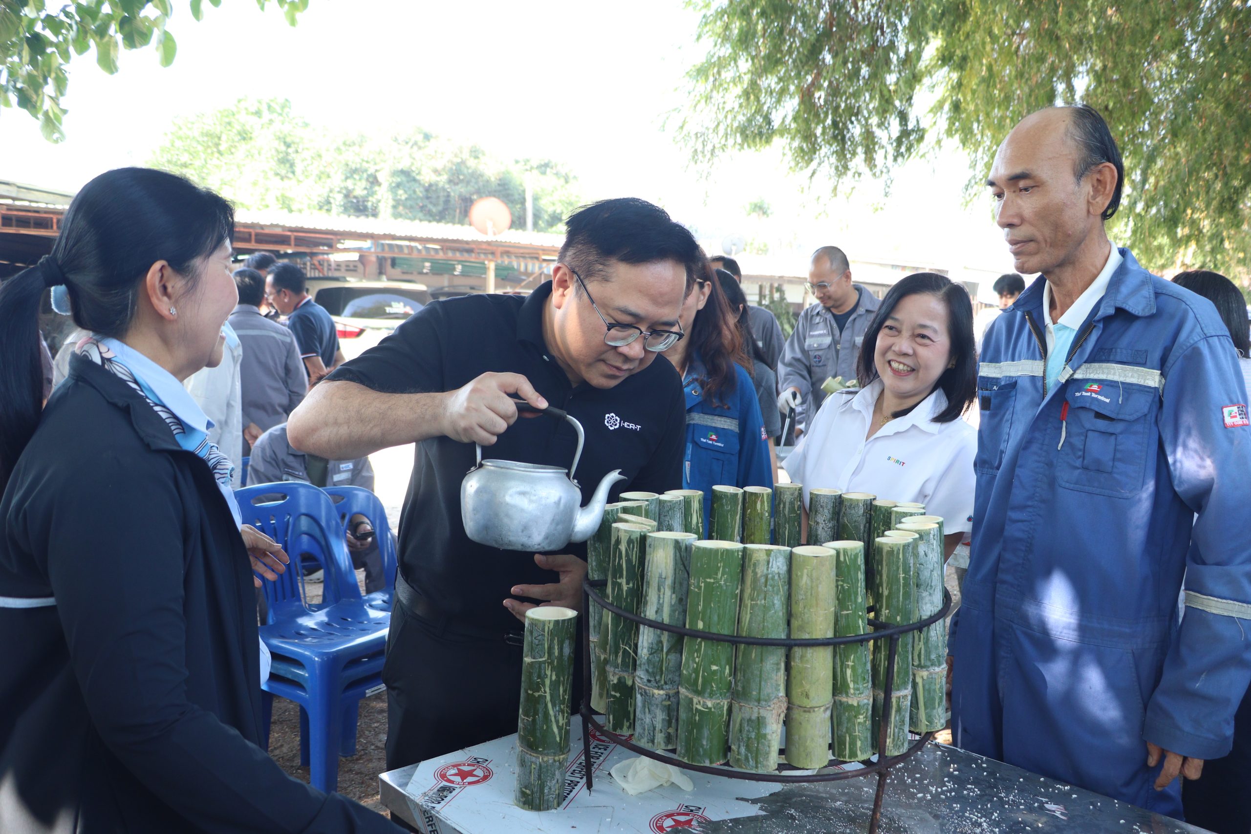 กนอ.พื้นที่มาบตาพุดคอมเพล็กซ์ ร่วมประเพณีบุญข้าวหลามชุมชนหนองแฟบ
