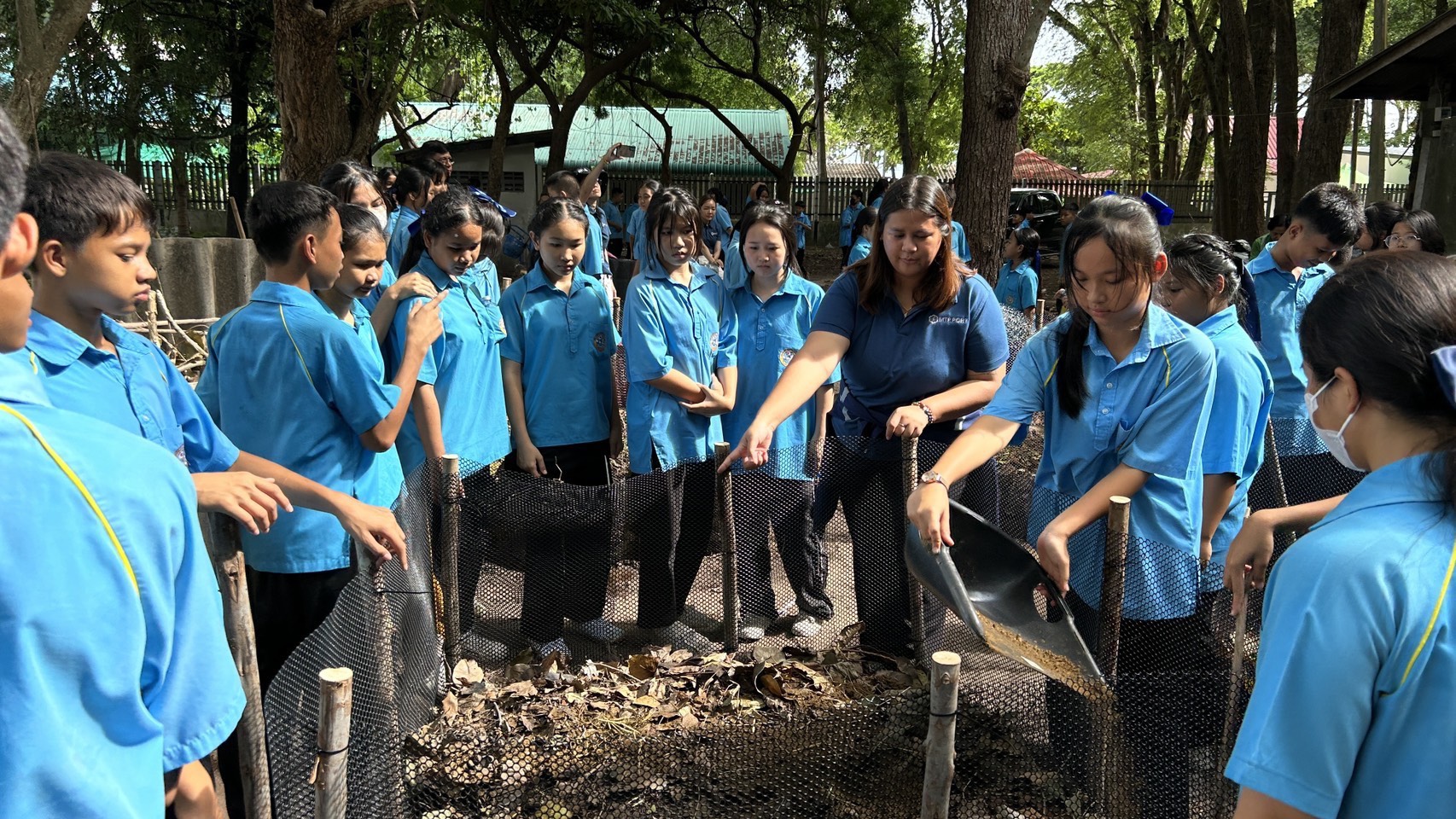 สทร.ร่วมจัดกิจกรรม ปุ๋ยหมัก รักษ์โลก รร.วัดพลา ร่วมกับ บริษัท บีแอลซีพี เพาเวอร์ จํากัด