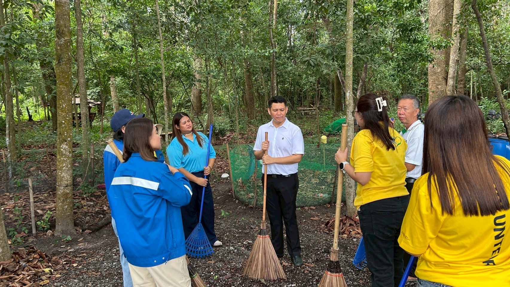 สทร.ร่วมกิจกรรม การทำความสะอาด ปรับปรุงภูมิทัศน์พื้นที่ป่าชุมชนตำบลเนินพระ