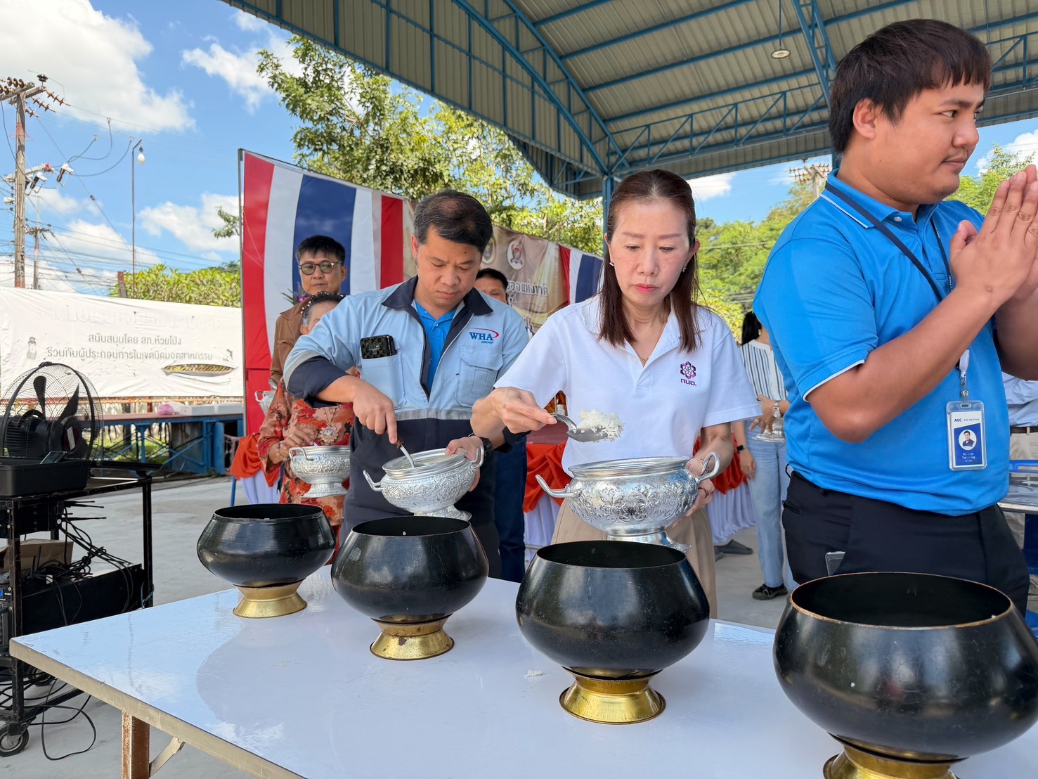 สำนักงานนิคมอุตสาหกรรมในพื้นที่มาบตาพุดคอมเพล็กซ์ ร่วมทำบุญอาคารอเนกประสงค์ และเนื่องในวันสถาปนาสำนักงานตำรวจแห่งชาติ สภ.ห้วยโป่งร่วมกับชุมชนมาบชลูด