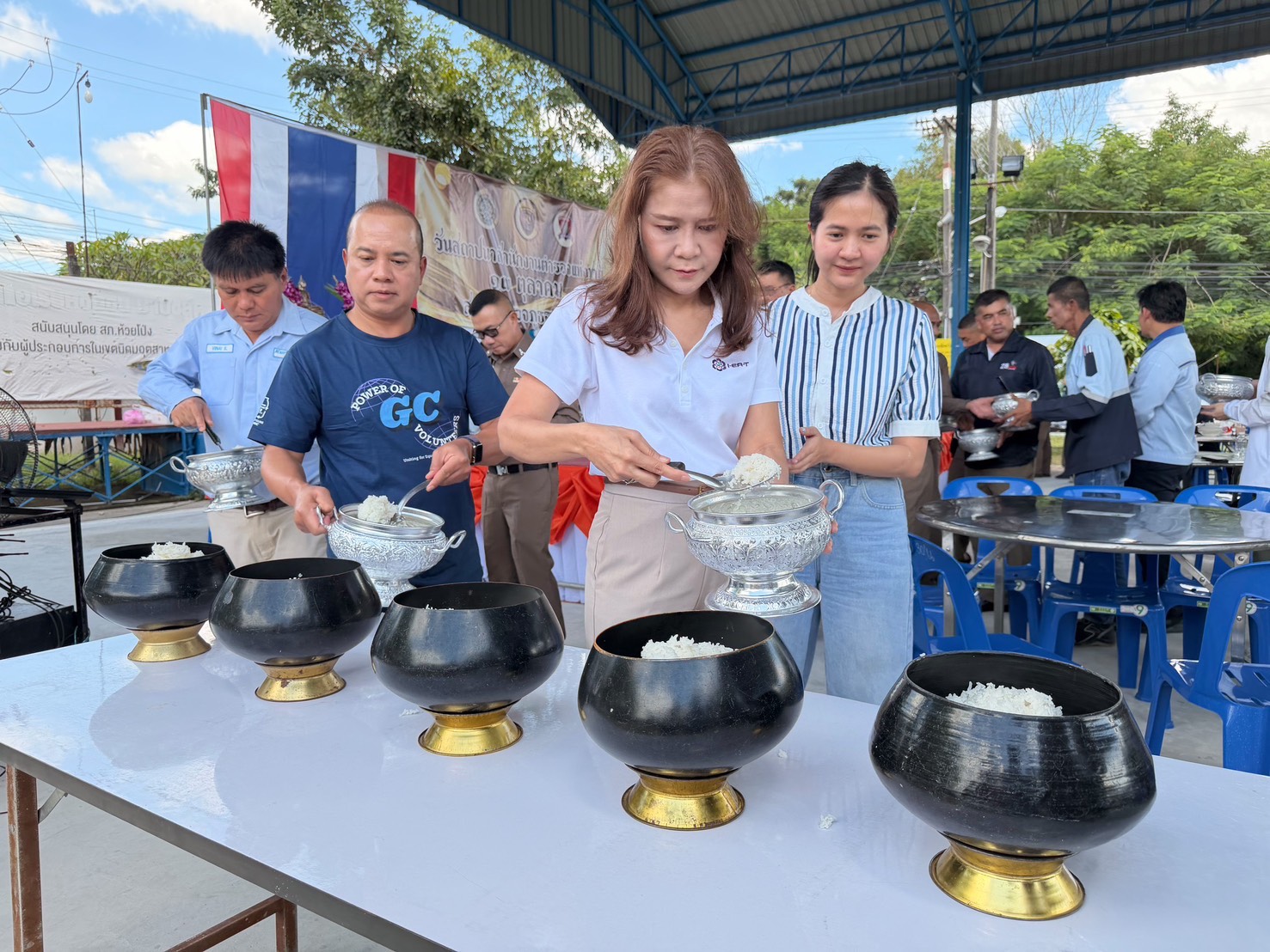 สำนักงานนิคมอุตสาหกรรมในพื้นที่มาบตาพุดคอมเพล็กซ์ ร่วมทำบุญอาคารอเนกประสงค์ และเนื่องในวันสถาปนาสำนักงานตำรวจแห่งชาติ สภ.ห้วยโป่งร่วมกับชุมชนมาบชลูด