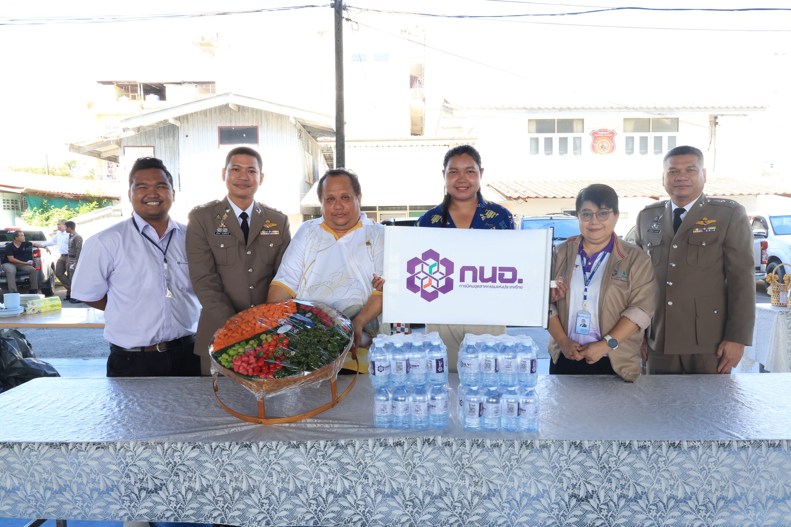 ทีมงาน CSR การนิคมอุตสาหกรรมพื้นที่มาบตาพุดคอมเพล็กซ์ ร่วมทำบุญเลี้ยงพระ เนื่องในวันตำรวจ